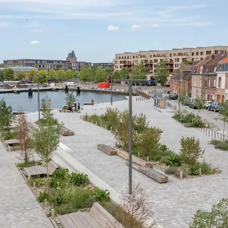 Bateau Peniche Au Coeur De