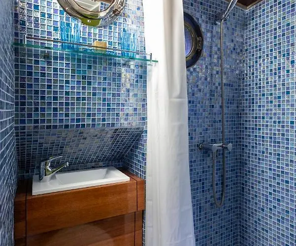 Bed & Breakfast Bateau Peniche Au Coeur De Lille