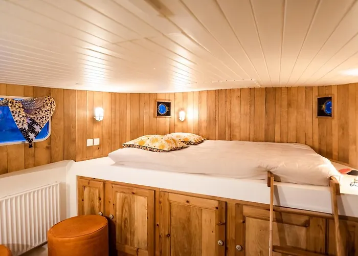 Bateau Peniche Au Coeur De Bed & Breakfast *