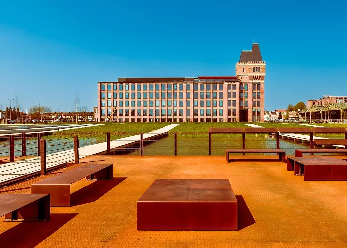 Bateau Peniche Au Coeur De *