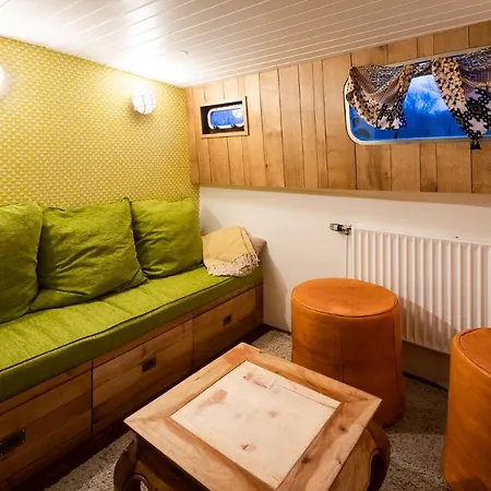 Bateau Peniche Au Coeur De ベッド・アンド・ブレックファスト *