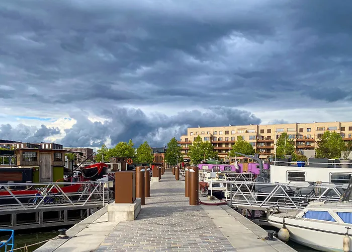 לינה וארוחת בוקר Bateau Peniche Au Coeur De ליל