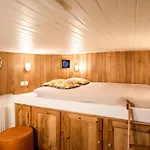 Bateau Peniche Au Coeur De ベッド・アンド・ブレックファスト *